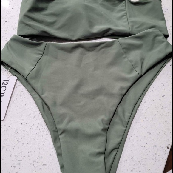 Brand new bikini 2 PC swimwear live green size medium - Picture 4 of 4